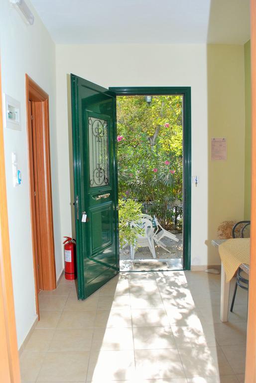 Melina Apartment Loutrópolis Thermís Habitación foto